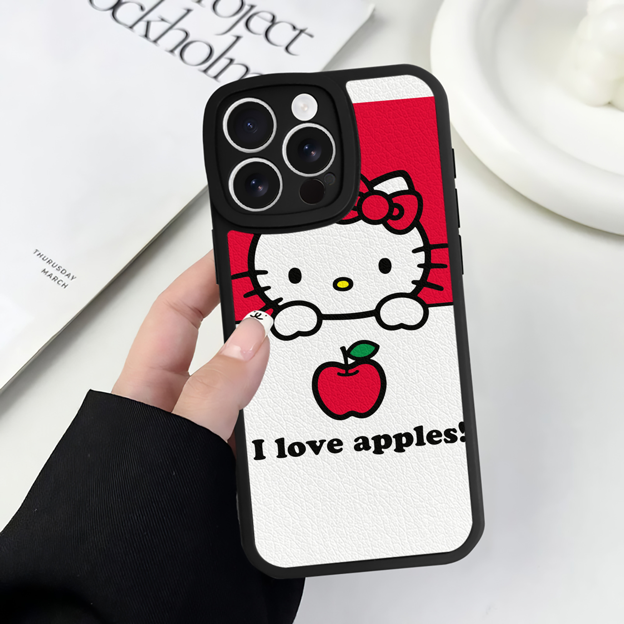 （画像用） Hello Kitty ハローキティ 【iPhone 16シリーズ対応】シリコンスマホケース（レザー調） 材質：シリコン